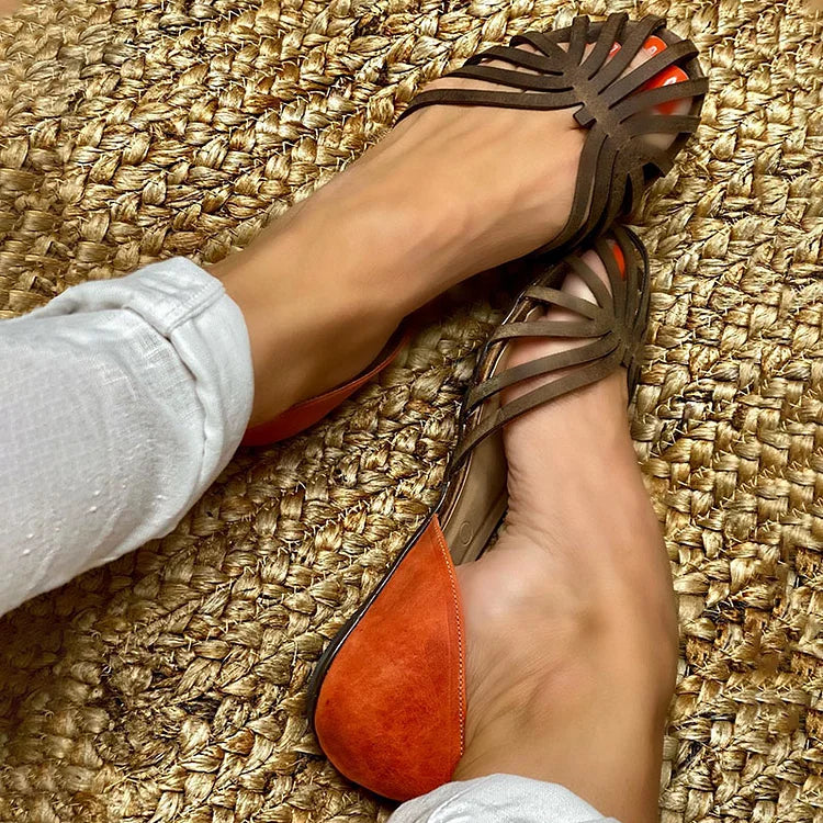 CARVED SANDALS WITH BICOLOR DETAIL