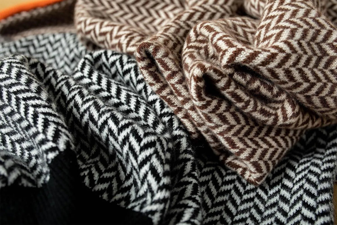 JANELLE – HERRINGBONE HIGH-NECK SWEATER